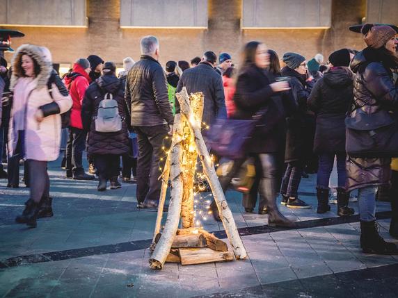 Staff and students celebrating the holiday season on the Place Publique at the Université de Montréal, one of this year's winners. (Photo: J.Lapointe/UdM)